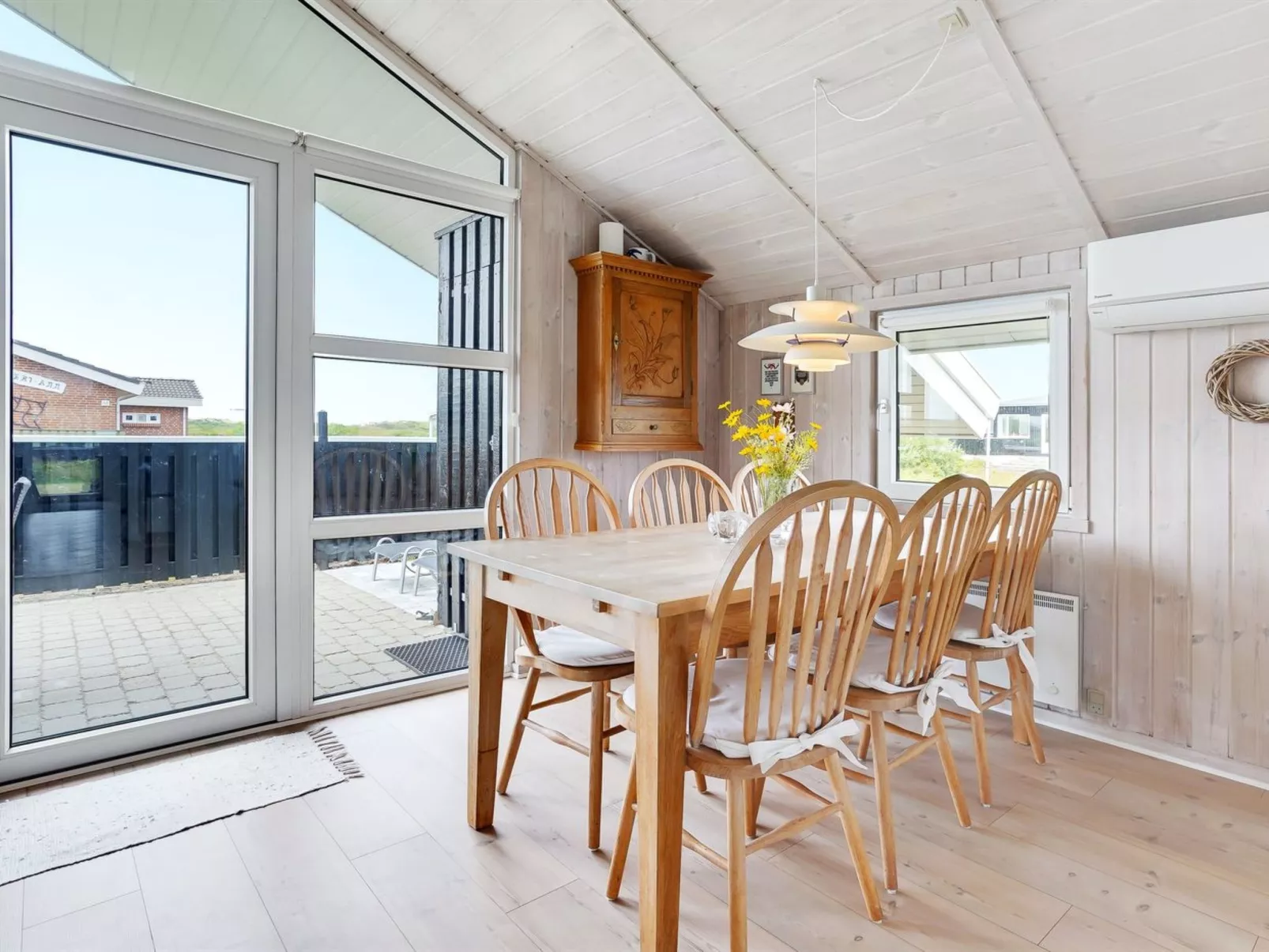 "Hariet" - 300m from the sea-Inside