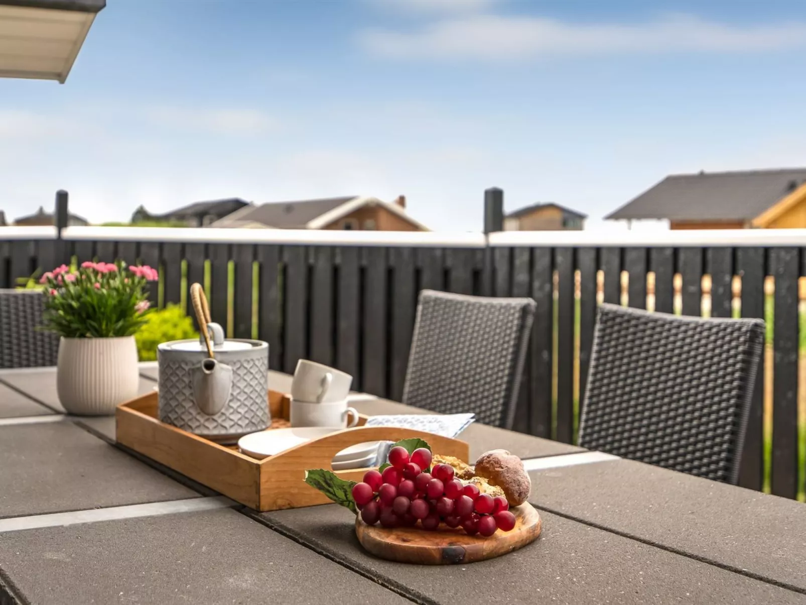 "Hariet" - 300m from the sea-Outside