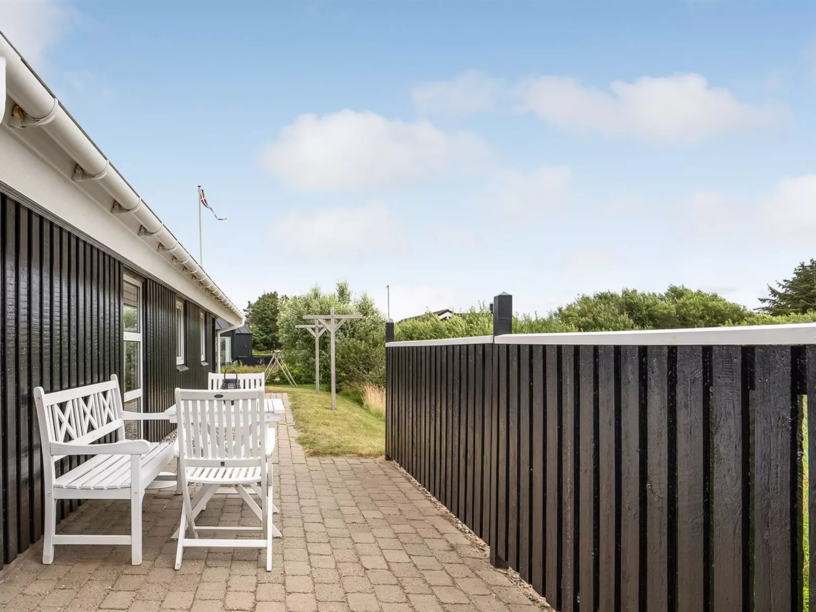 "Hariet" - 300m from the sea-Outside