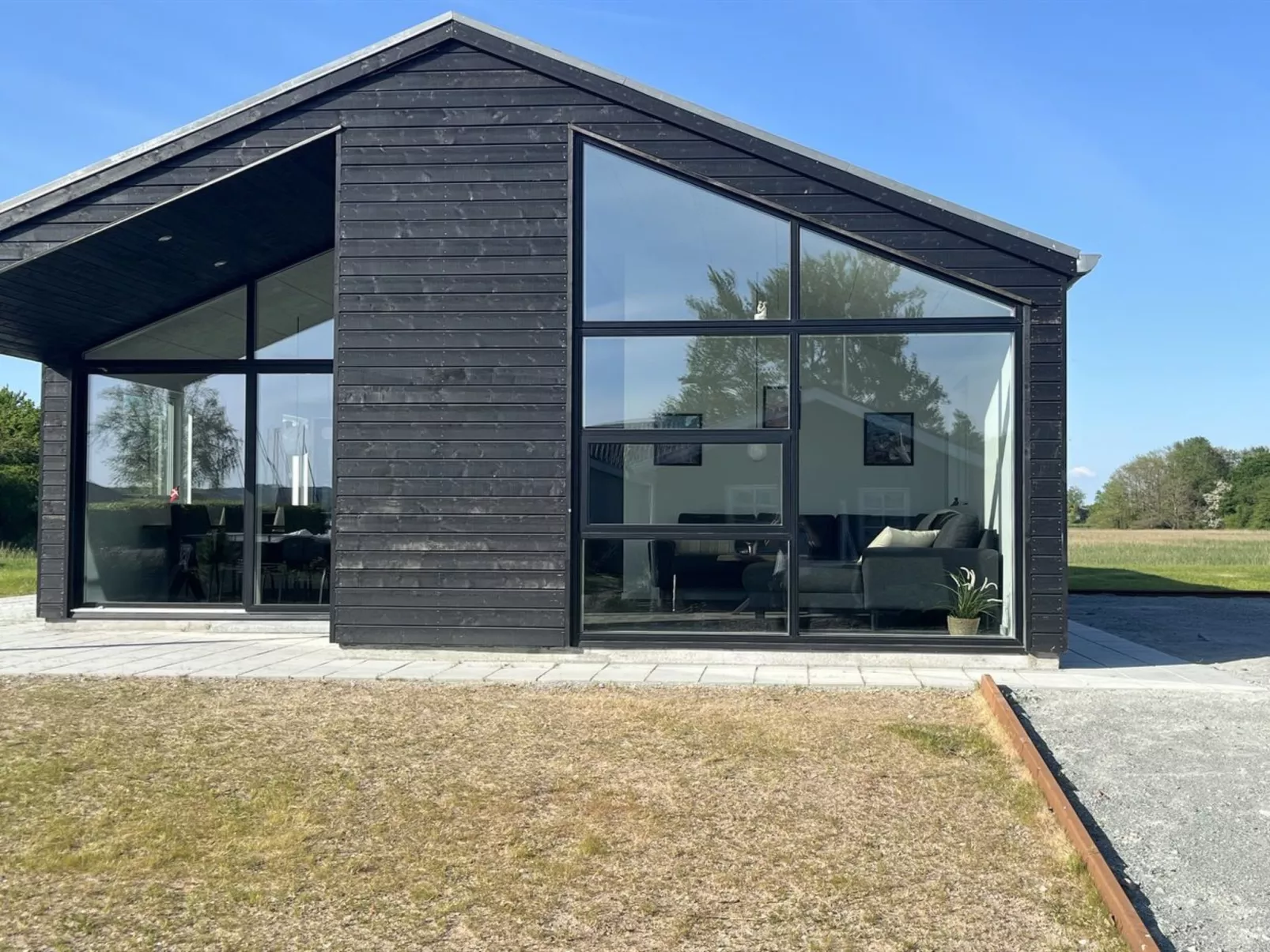 "Stygg" - 75m from the sea