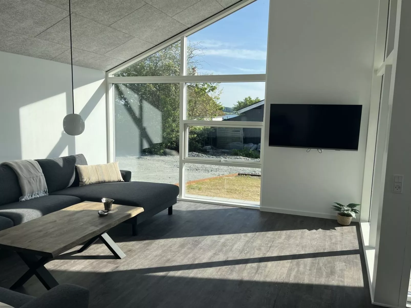 "Stygg" - 75m from the sea-Inside