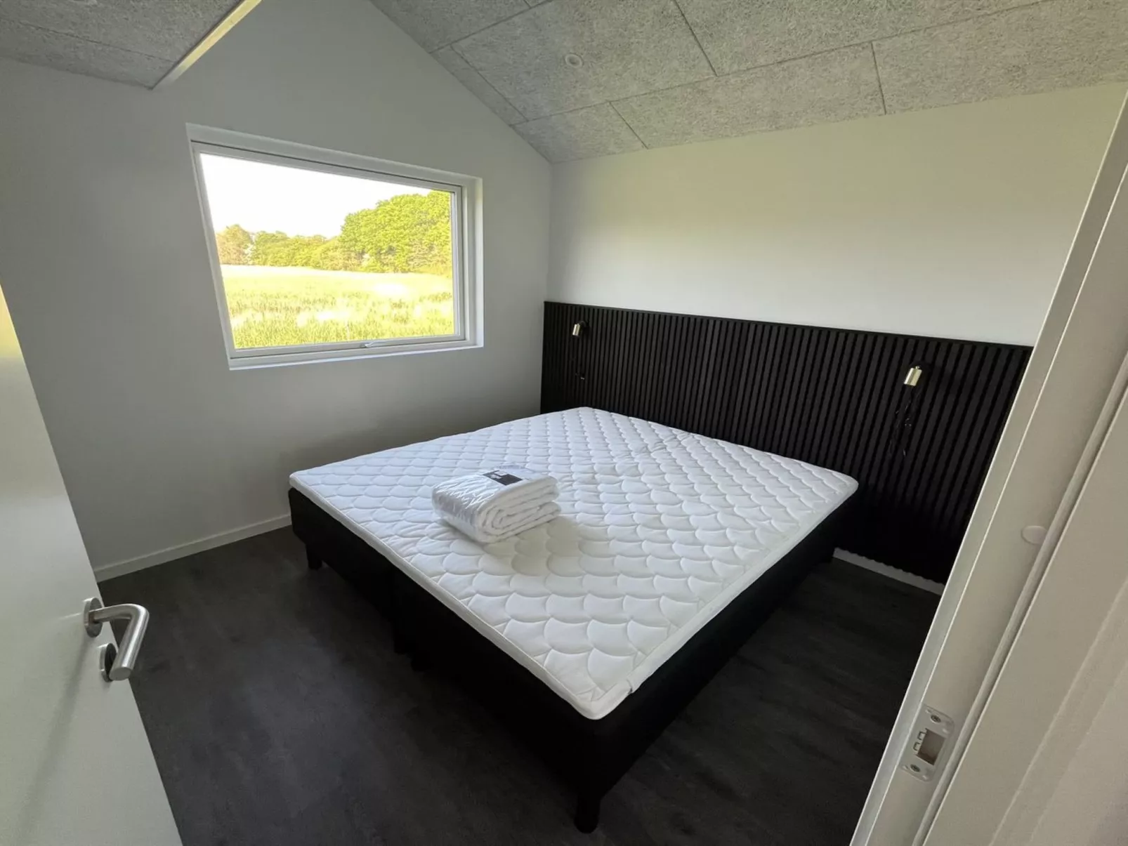 "Stygg" - 75m from the sea-Inside