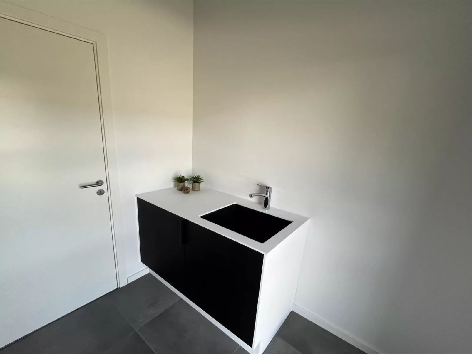 "Stygg" - 75m from the sea-Inside