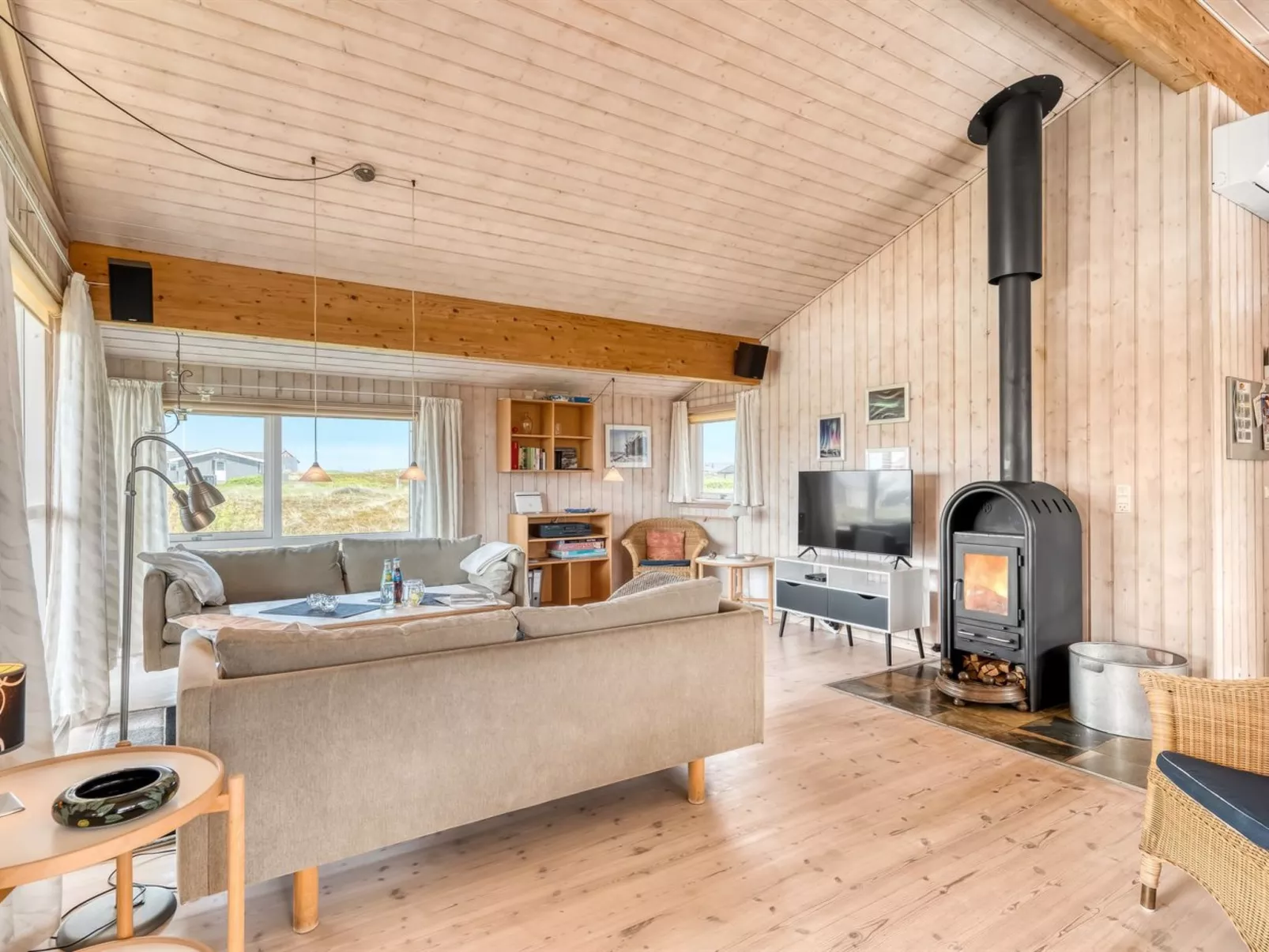 "Hughe" - 200m from the sea-Drinnen