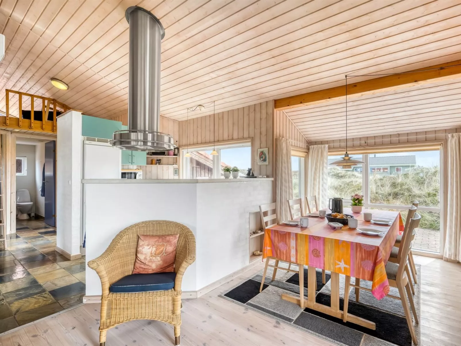 "Hughe" - 200m from the sea-Drinnen