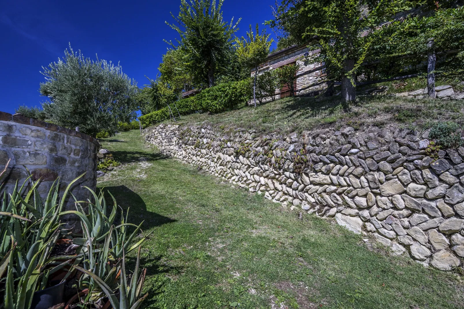 La Priora-Gardens summer