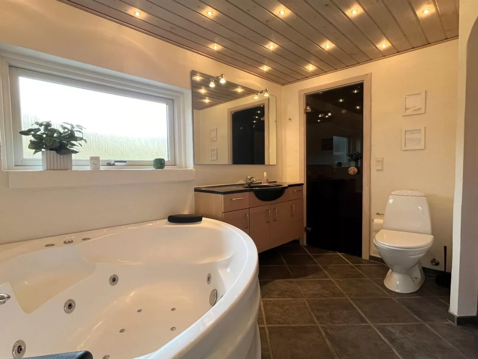 "Aurore" - 700m from the sea-Inside