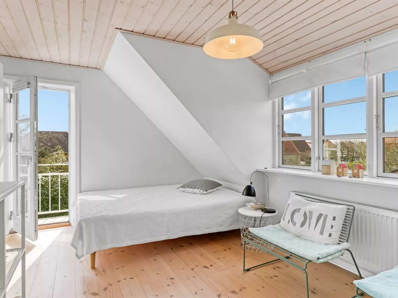 "Henri" - 400m from the sea-Inside