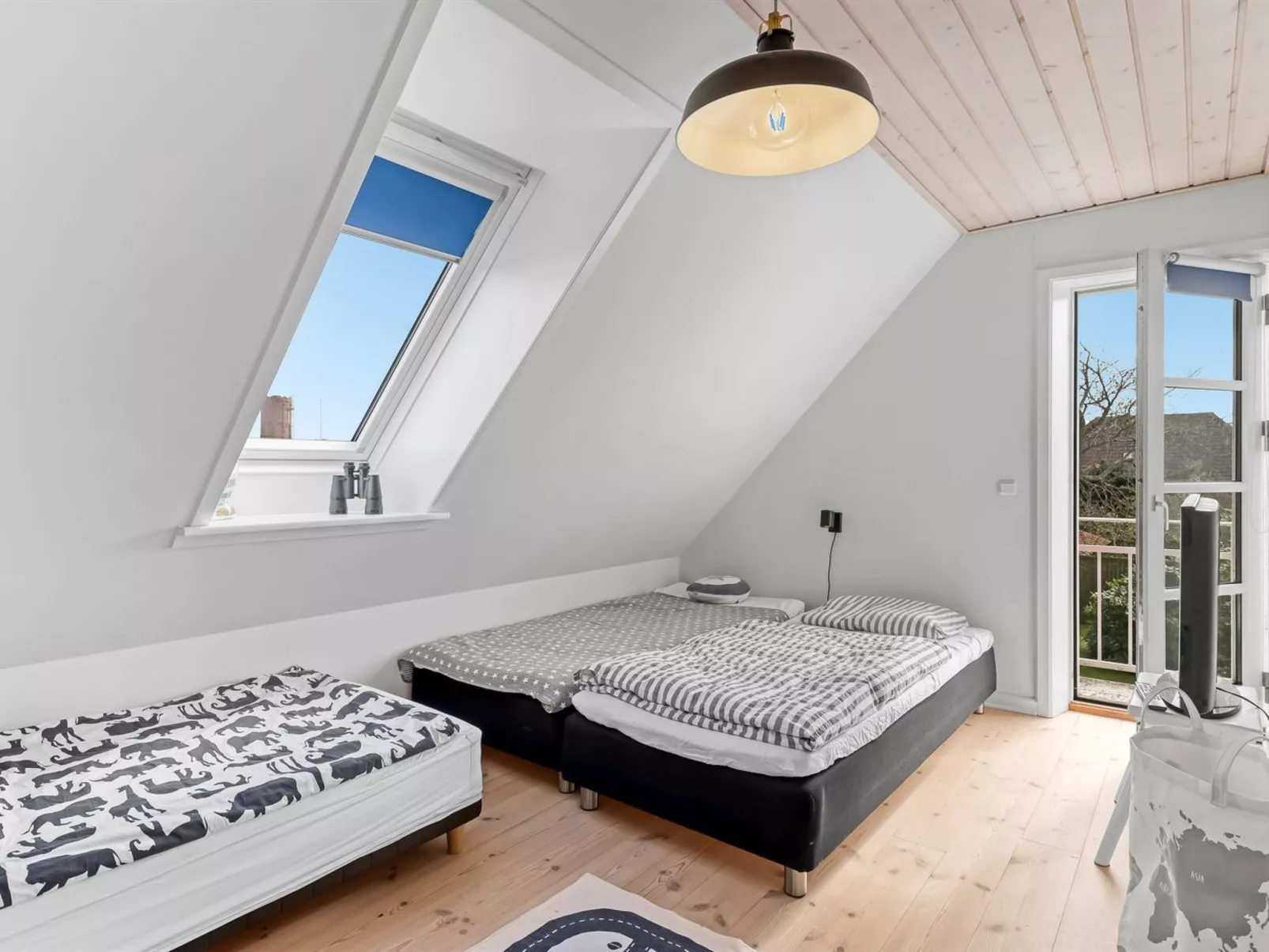 "Henri" - 400m from the sea-Inside