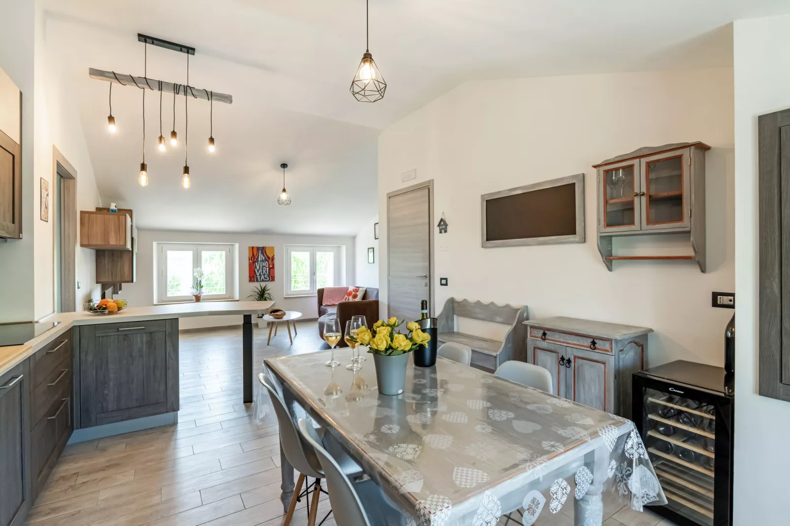 La Casa del Verdicchio-Dining room
