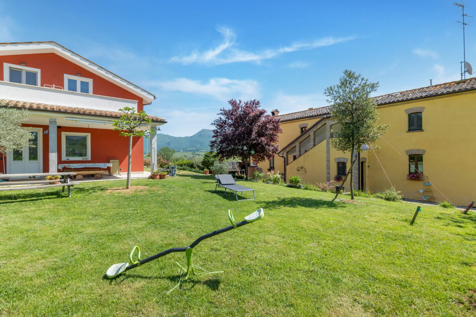 La Casa del Verdicchio-Exterior summer