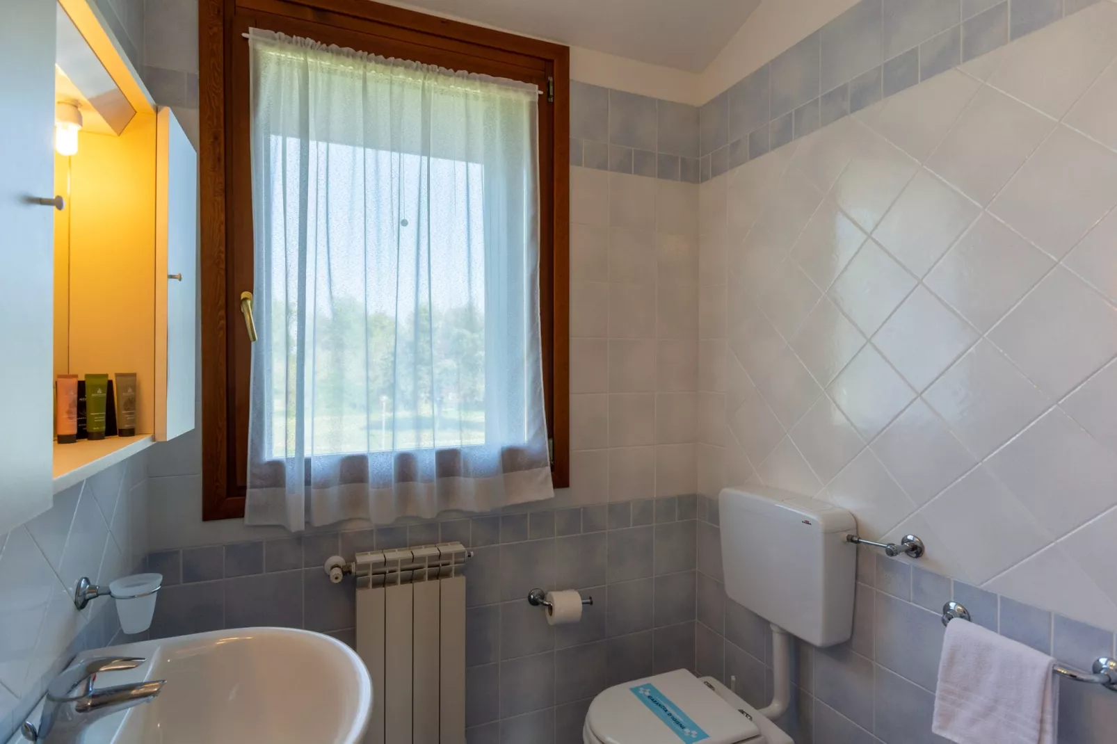 Village Albarella Trilo S3-Badezimmer