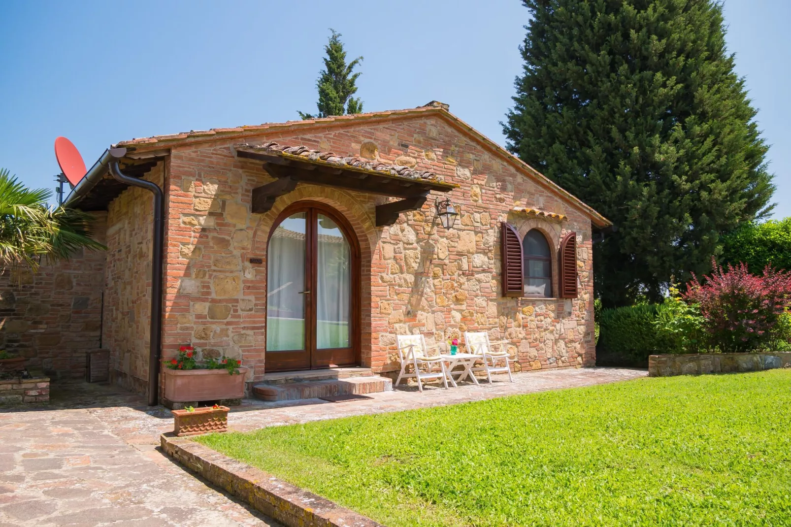 Giada-Exterior summer