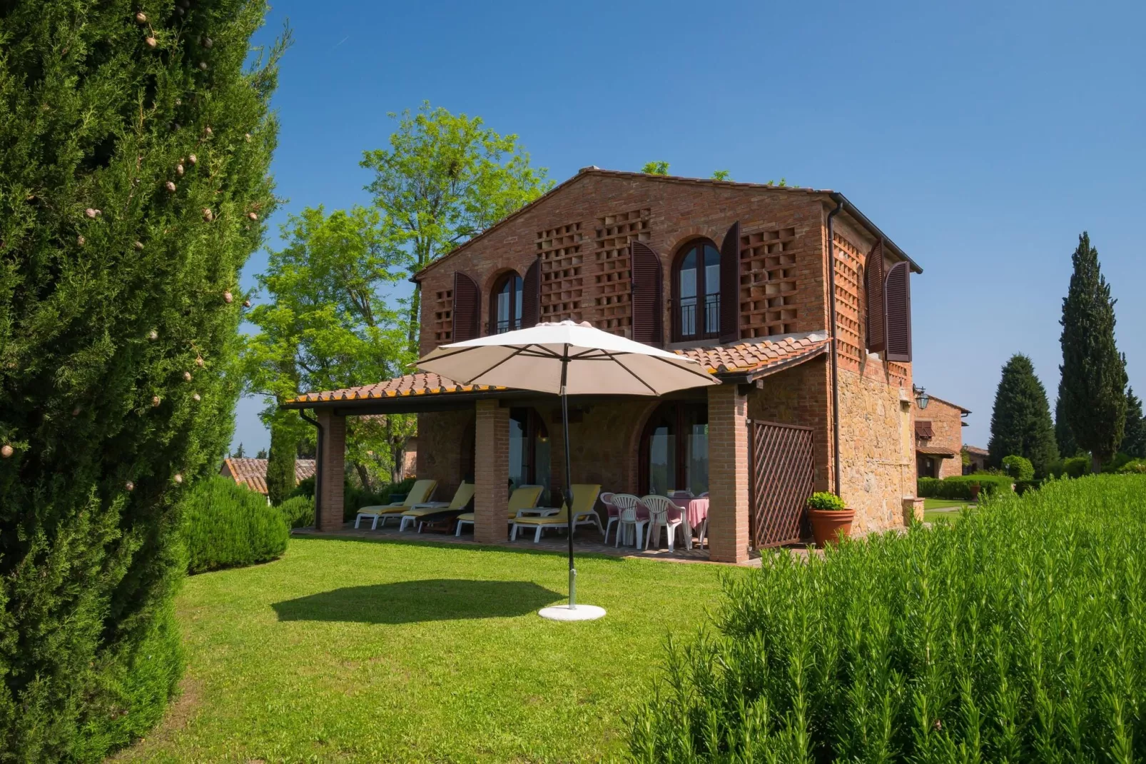 Panorama-Exterior summer