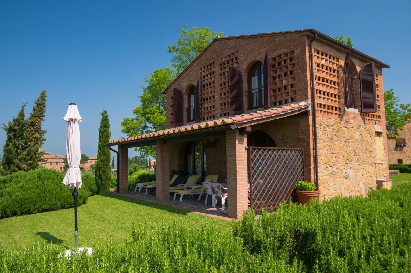 Panorama-Exterior summer