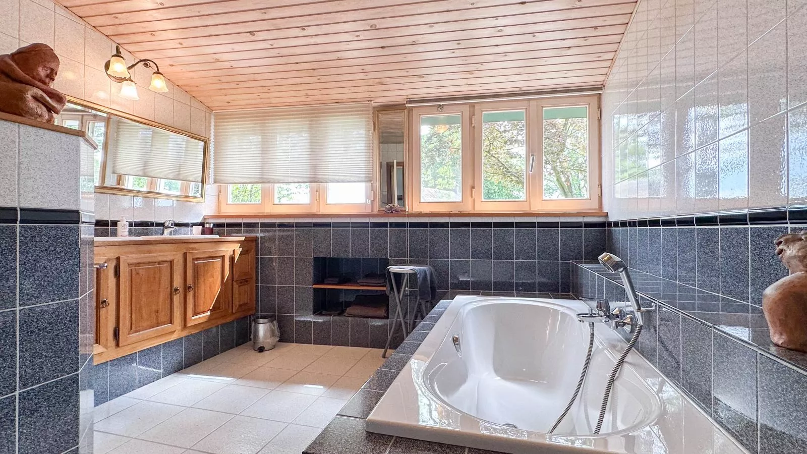 Atelier Roza-Bathroom