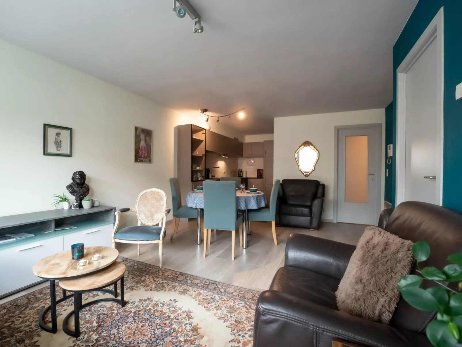 Centrally located "Relax and Reset"-Inside