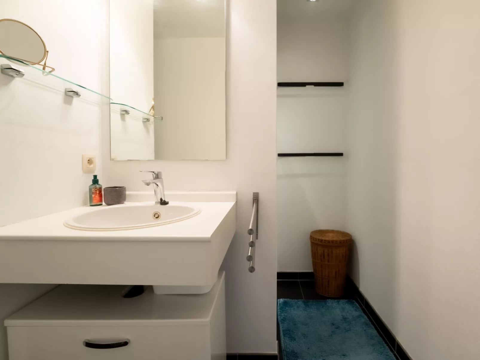 Centrally located "Relax and Reset"-Inside