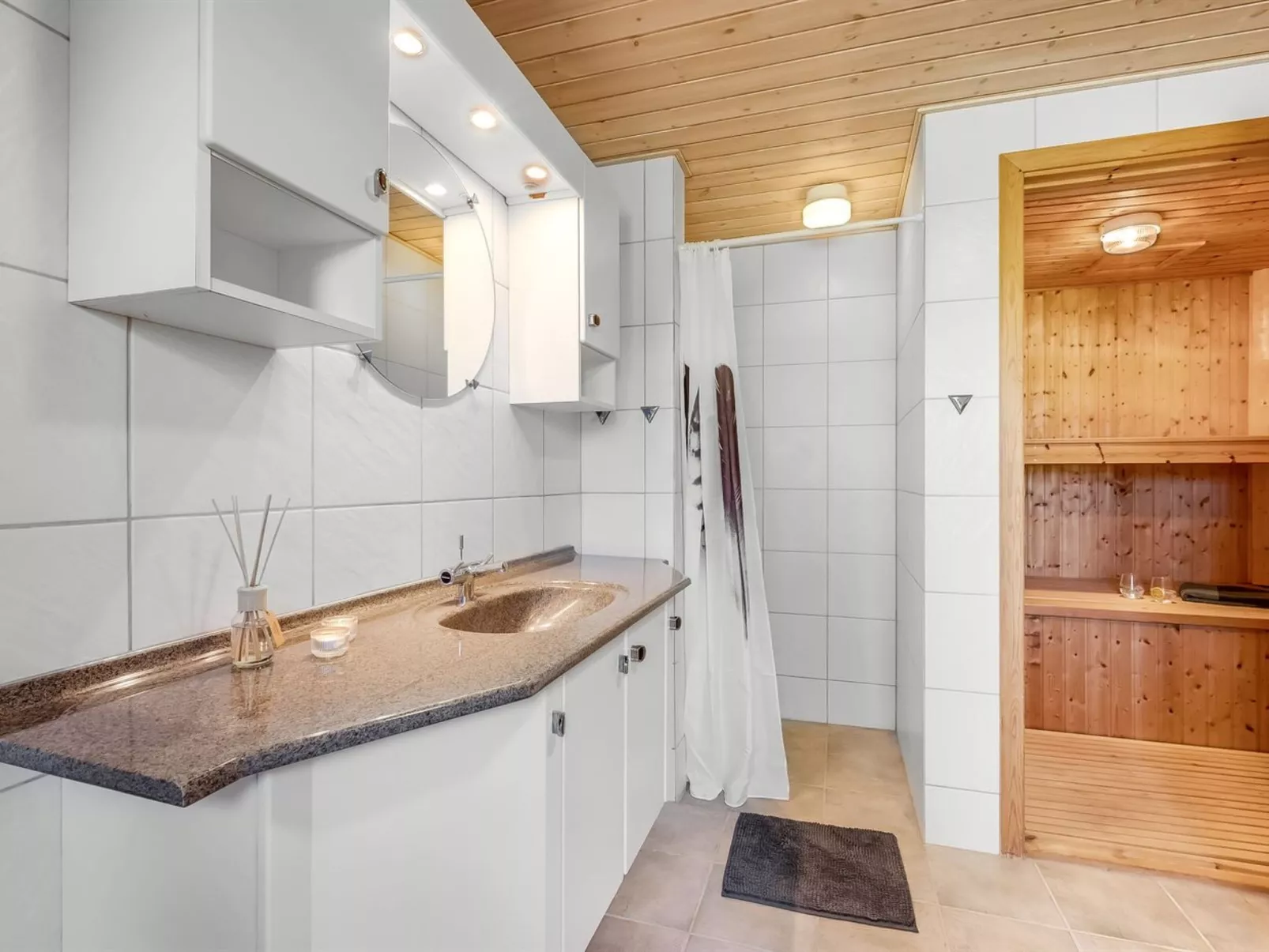 "Marlise" - 2.5km from the sea-Inside