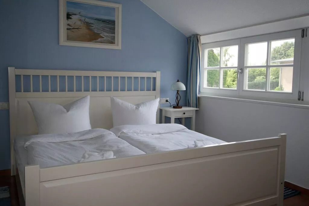 143383-Bedroom