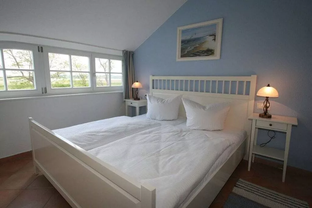 143383-Bedroom