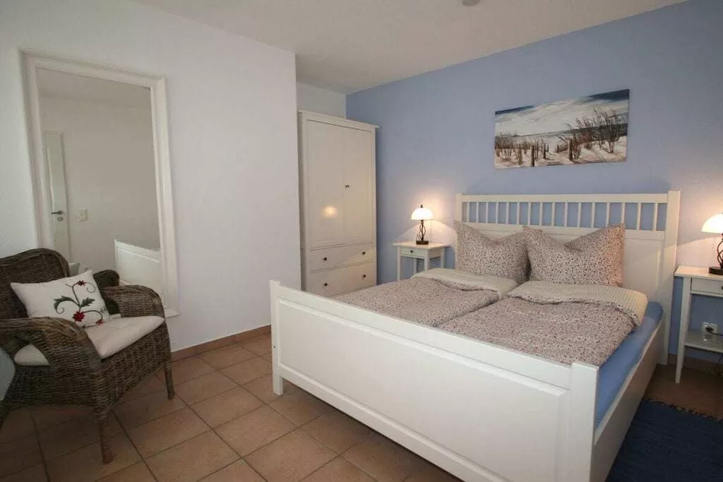 143386-Bedroom