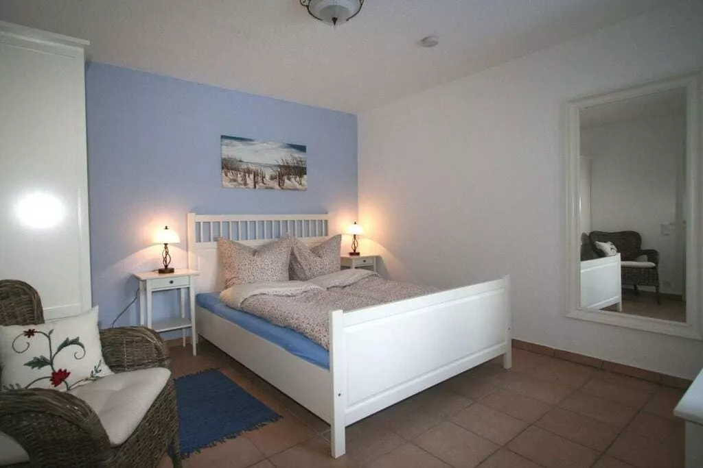 143387-Bedroom