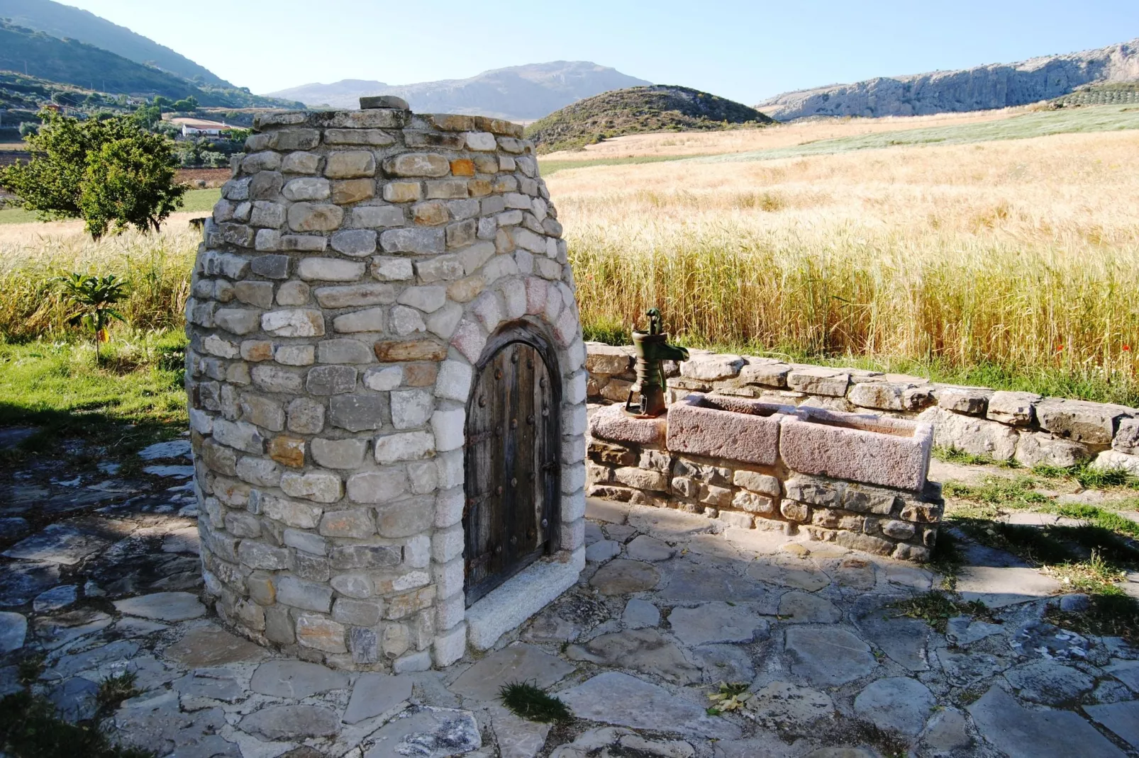 Casa de la Monja-Exterior summer