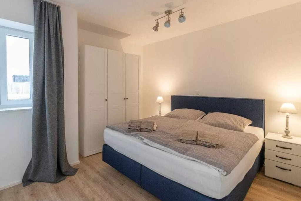224465-Bedroom