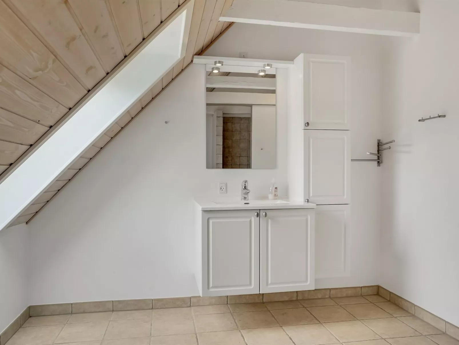 "Edine" - 4.5km from the sea-Inside