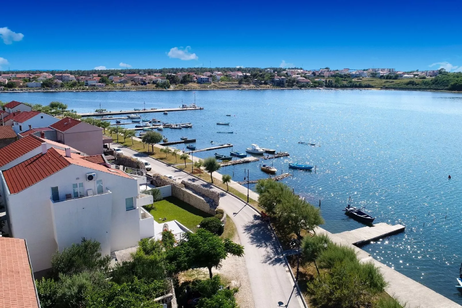 Villa AM2-Areas summer 1km