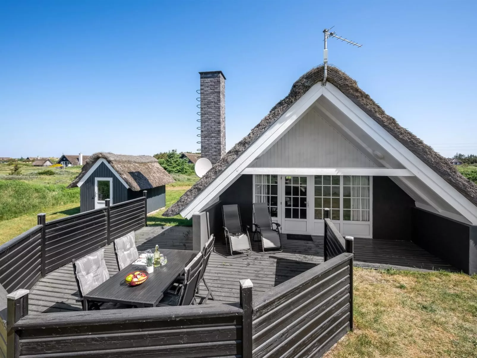 "Franciska" - 800m from the sea-Outside
