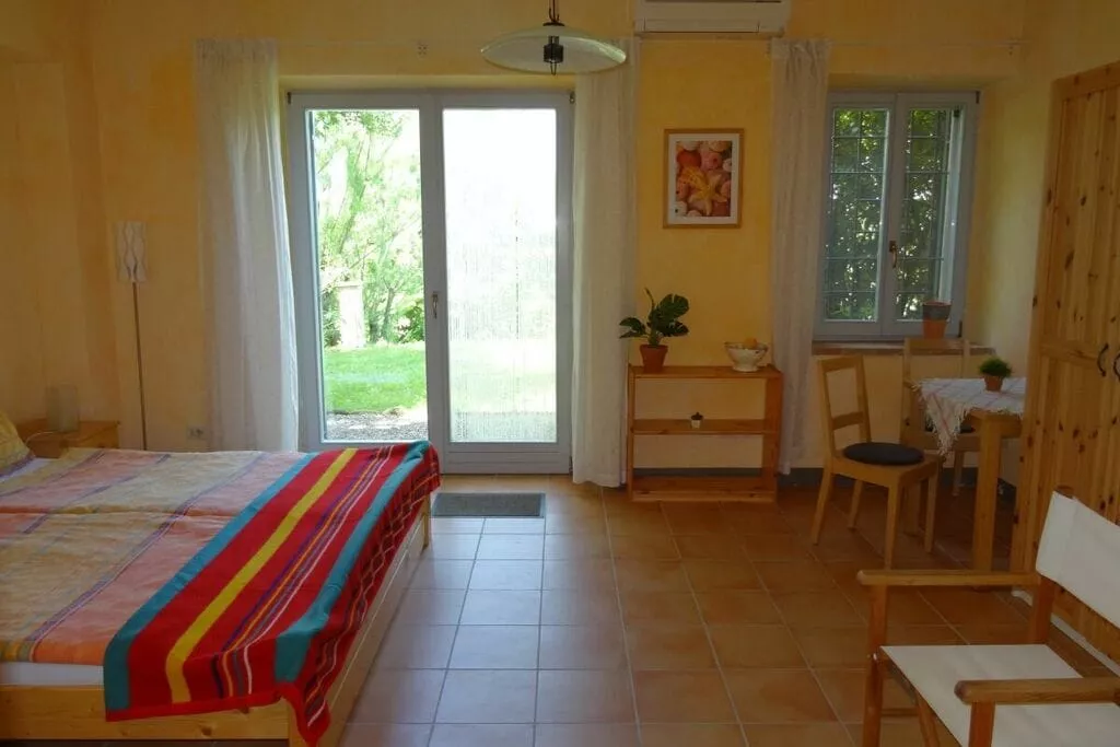 285195-Bedroom
