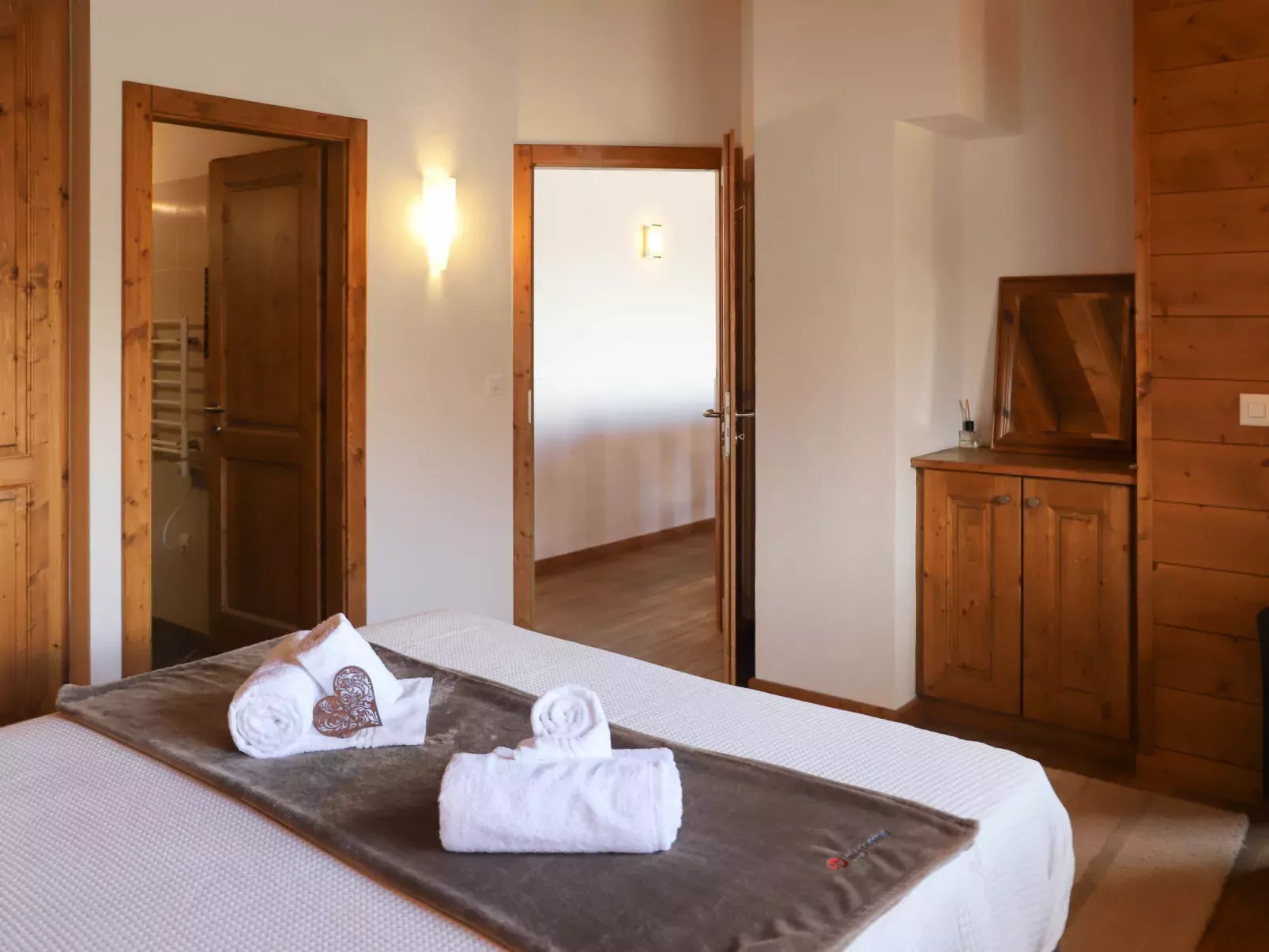 Le Grillon-Inside