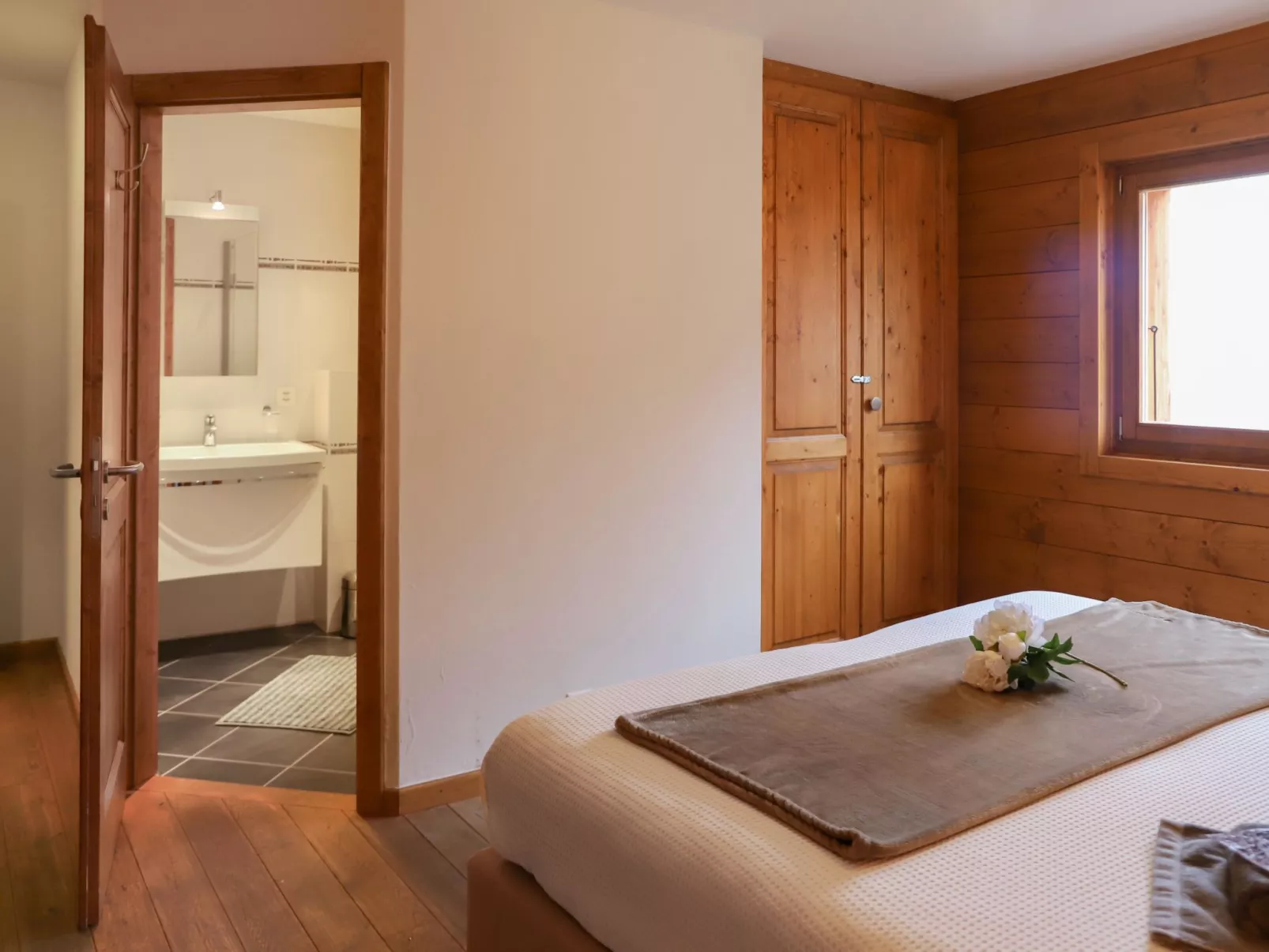 Le Grillon-Inside