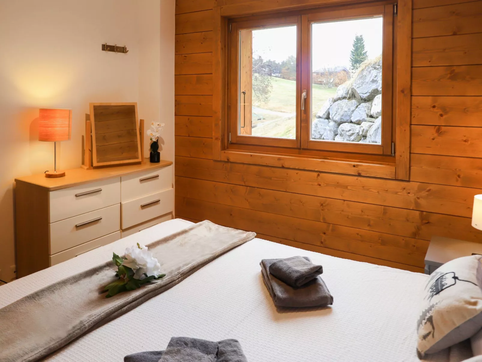 Le Grillon-Inside