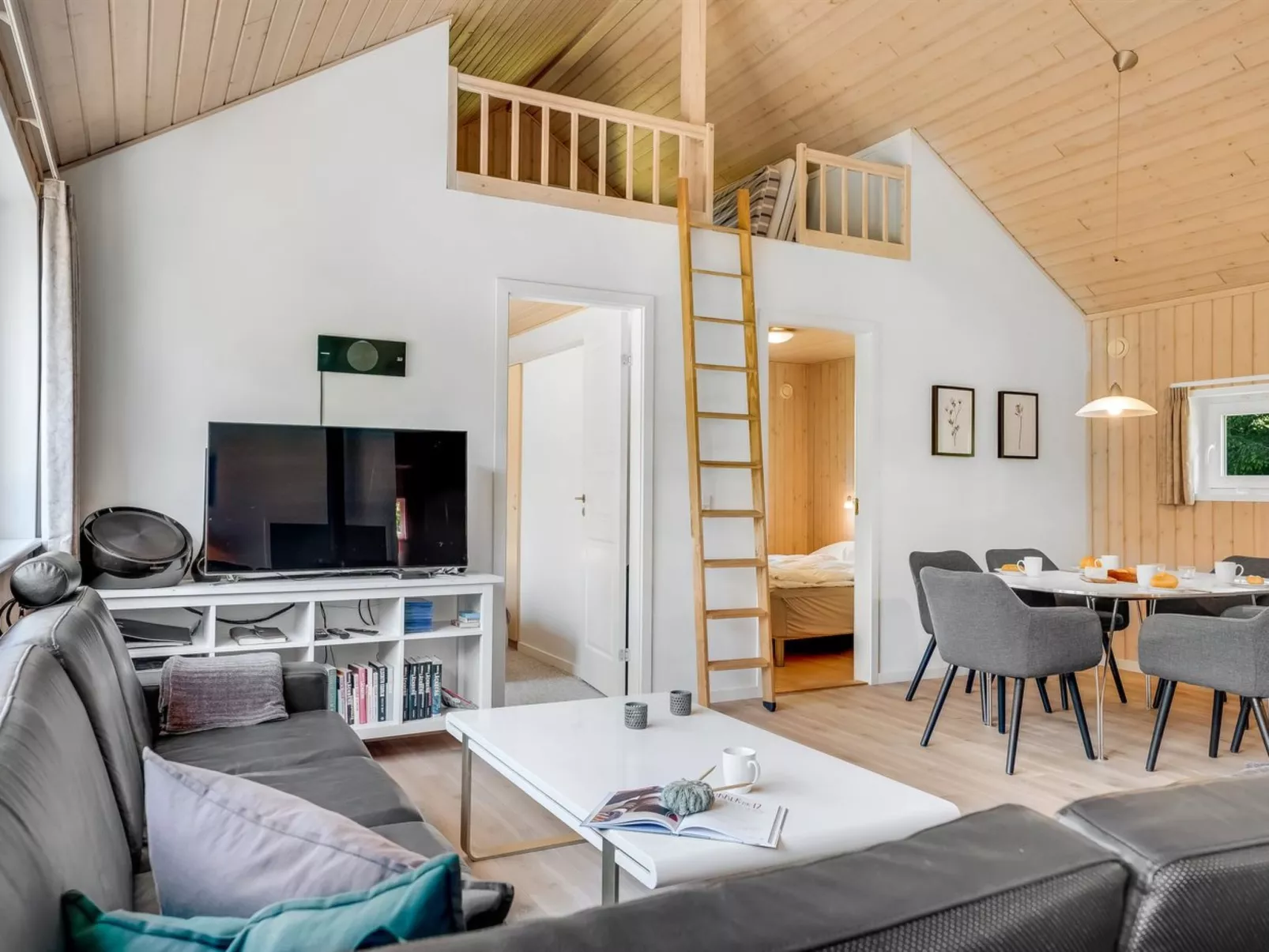 "Rohan" - 700m from the sea-Inside
