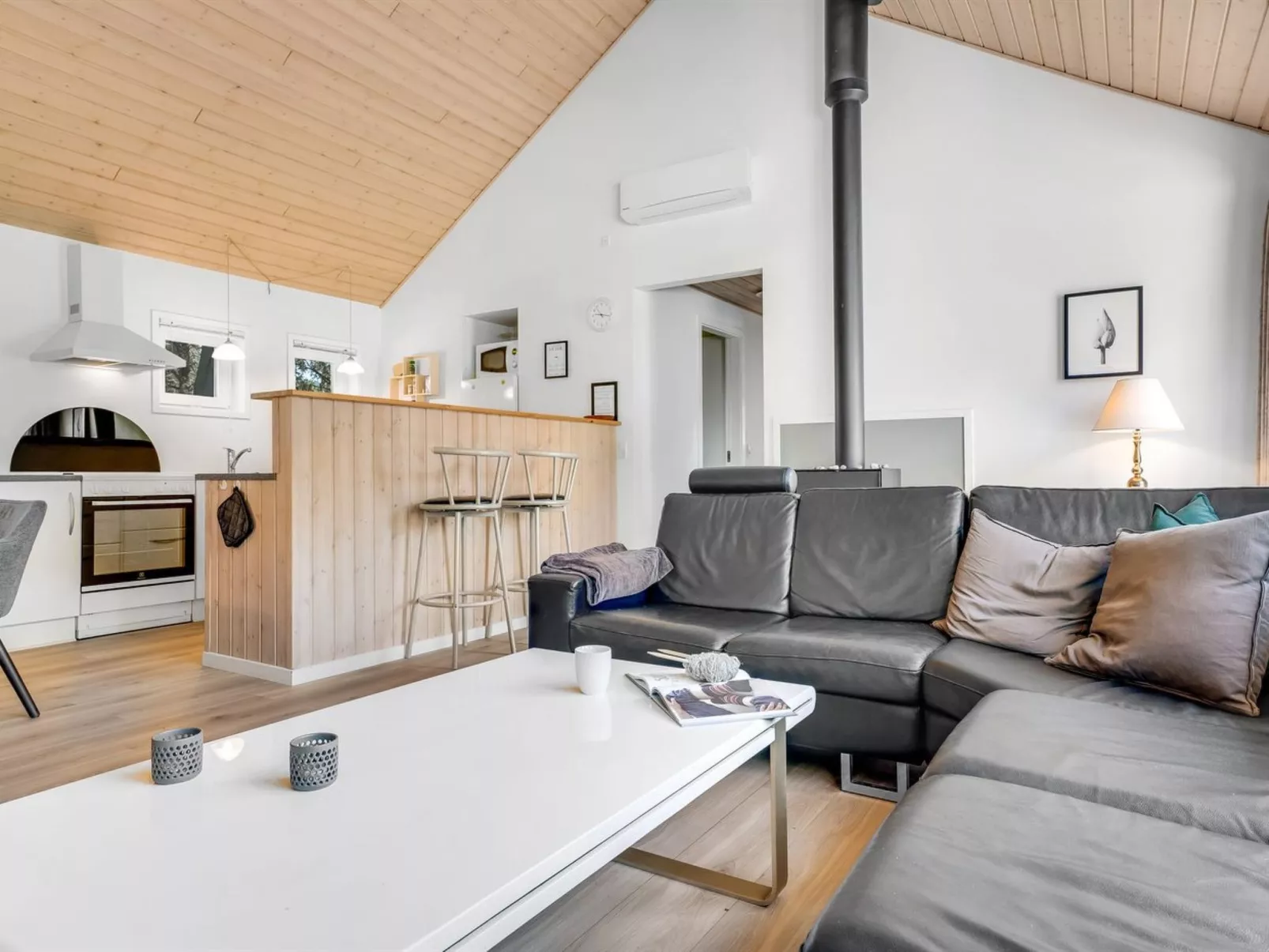 "Rohan" - 700m from the sea-Inside