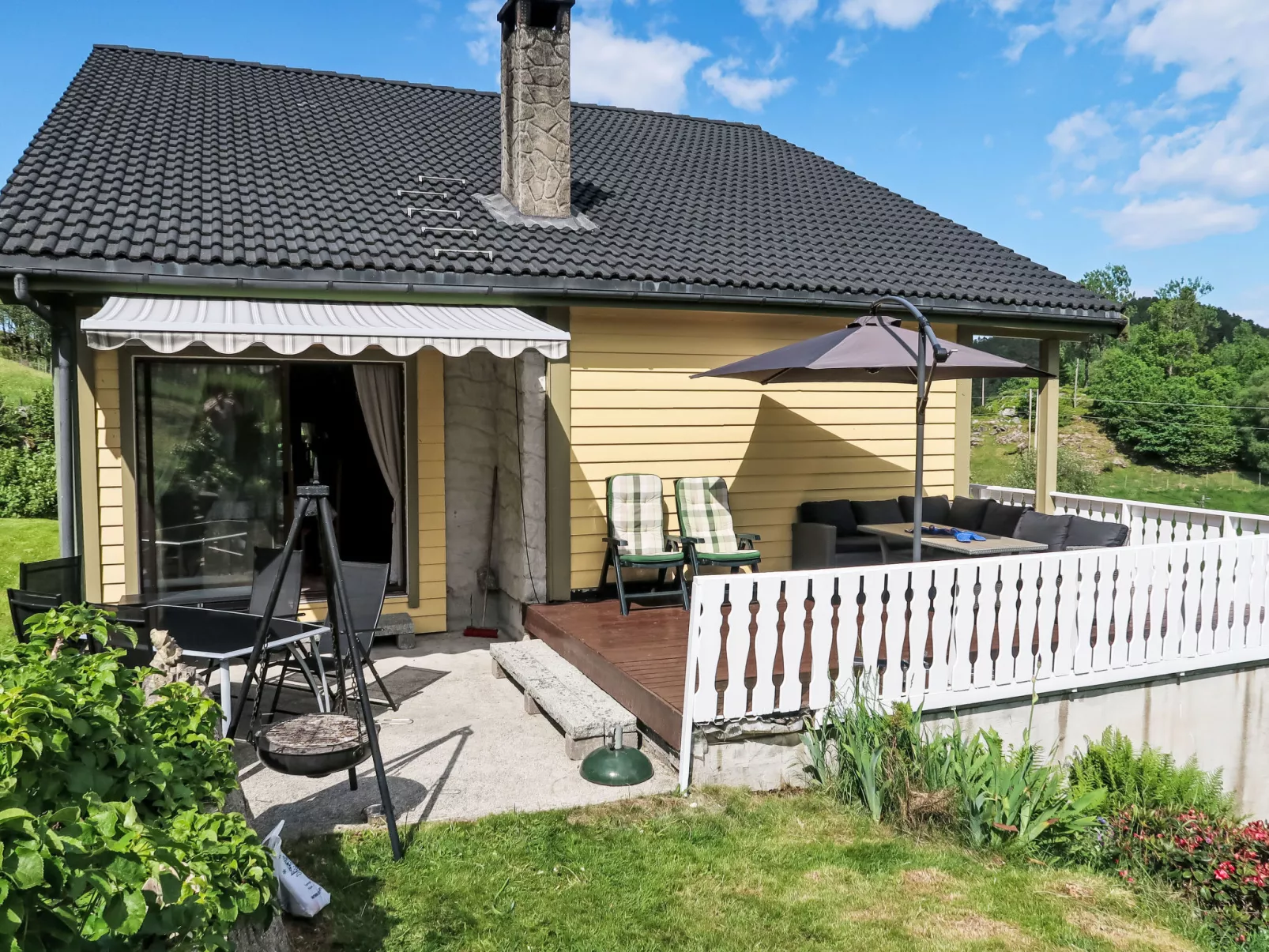 Gule huset-Outside