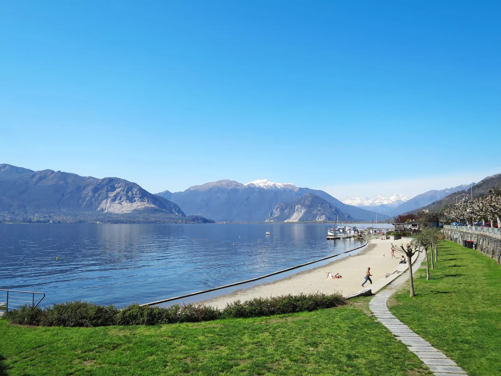 Sky & Lake-Area