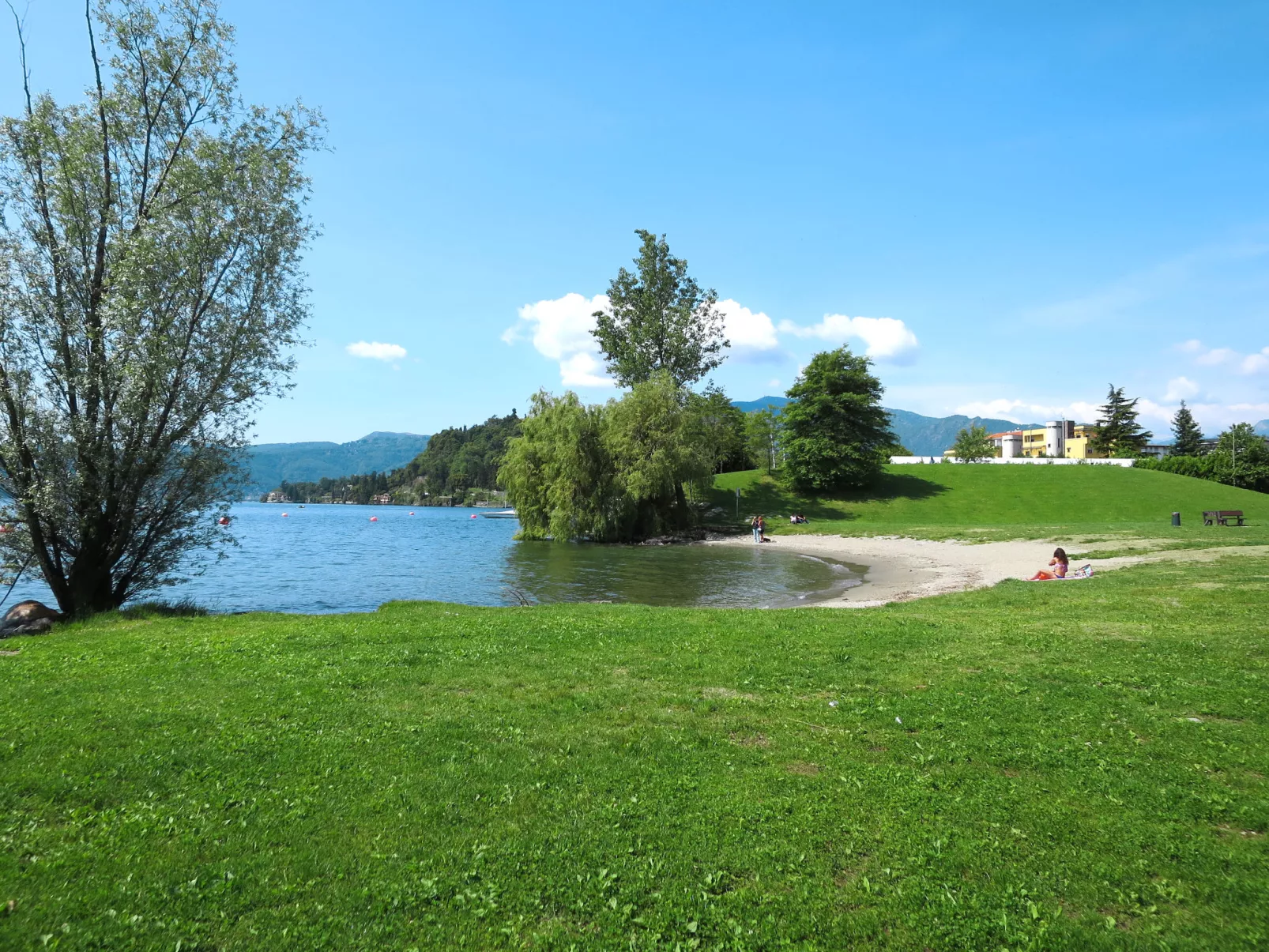 Sky & Lake-Area