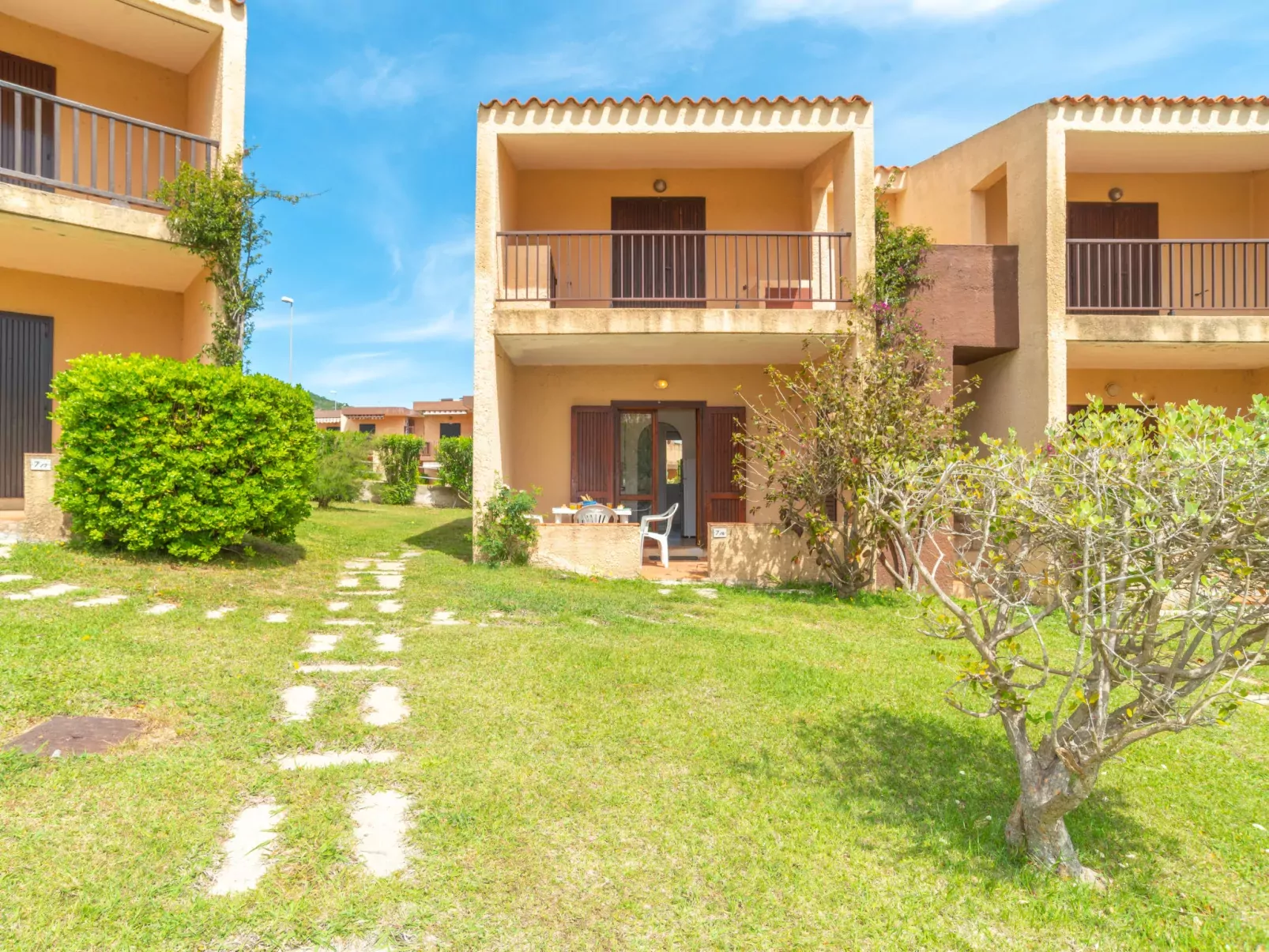 Mediterranea (CNI181)-Outside