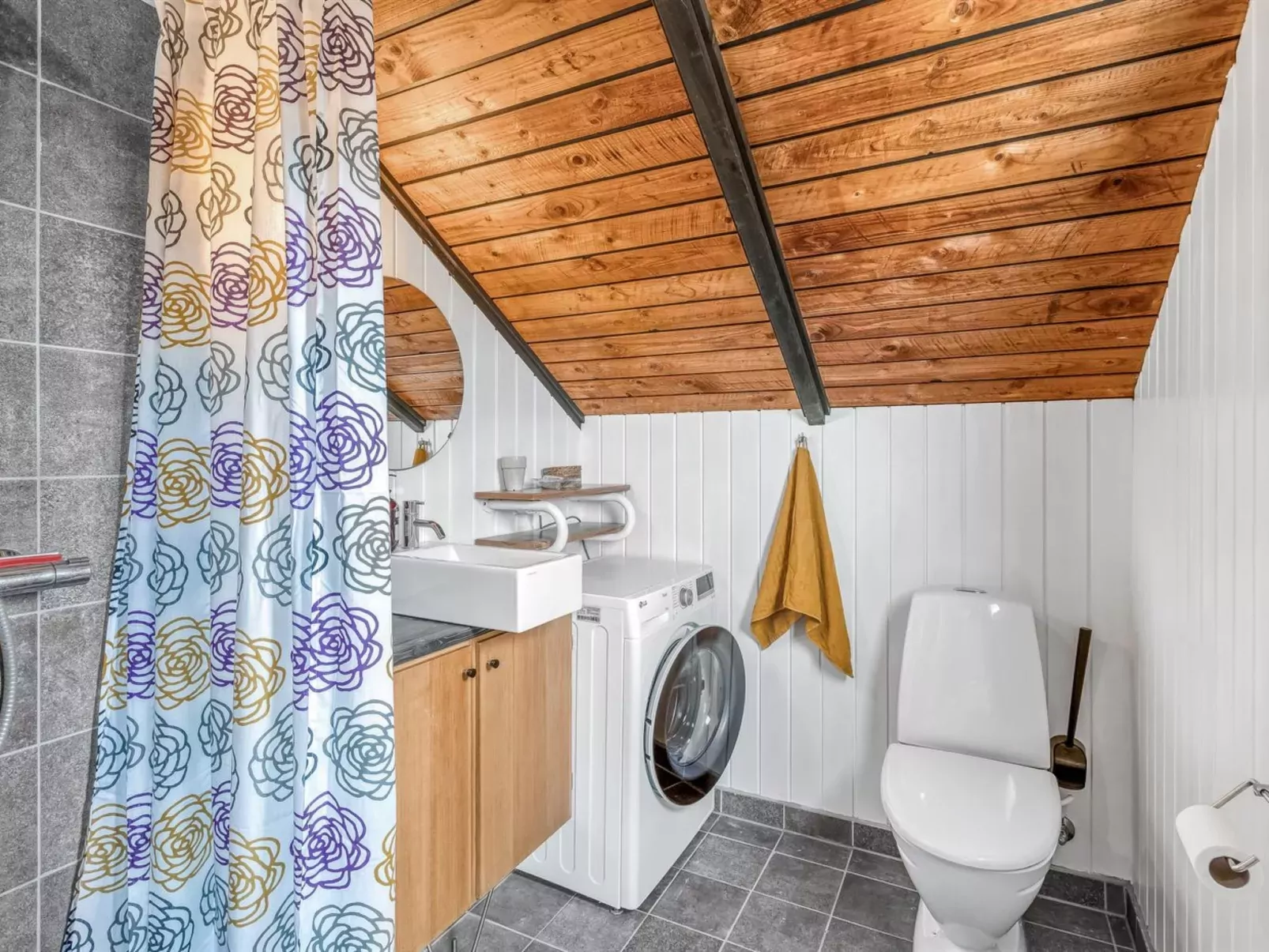 "Thorfin" - 100m from the sea-Inside