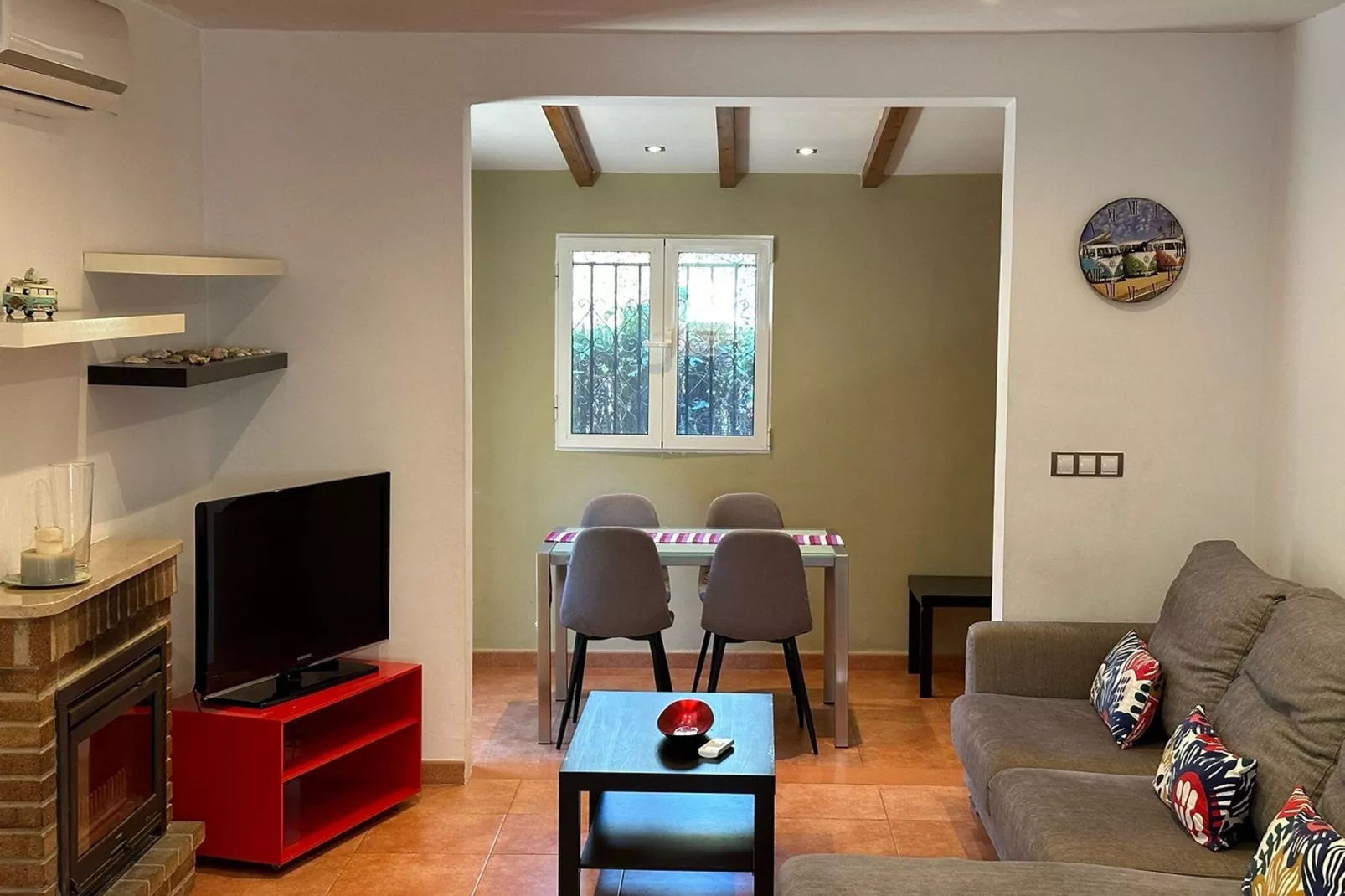 Mar y Montaña-Living room
