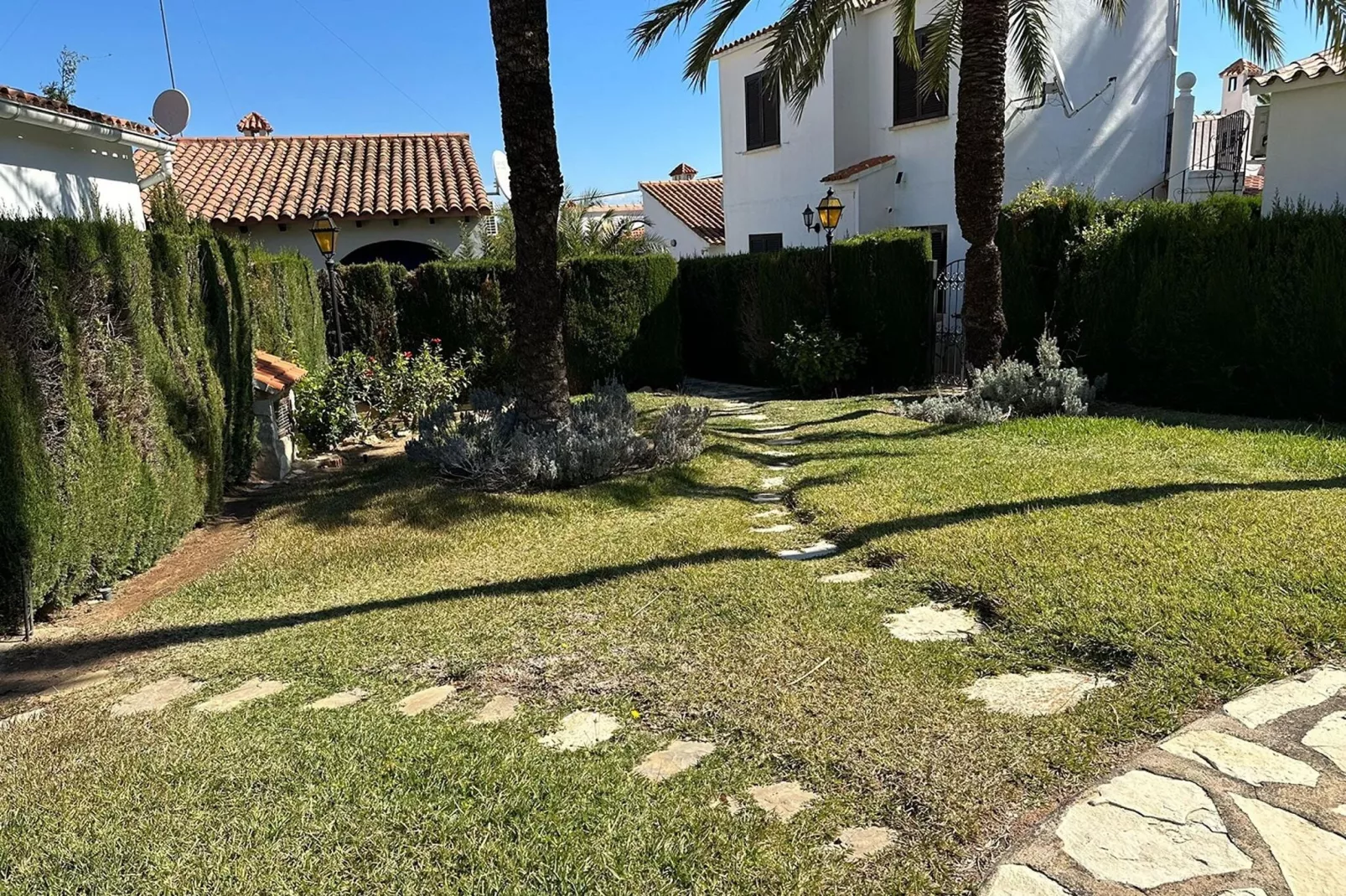 Mar y Montaña-Gardens summer