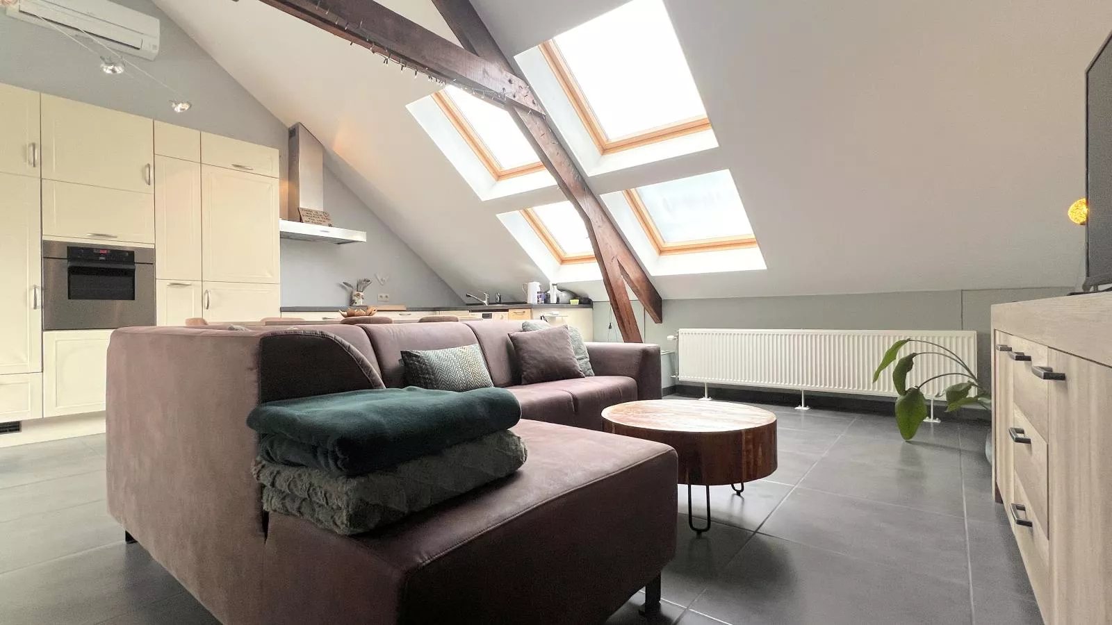 T Vennehuisje-Living room