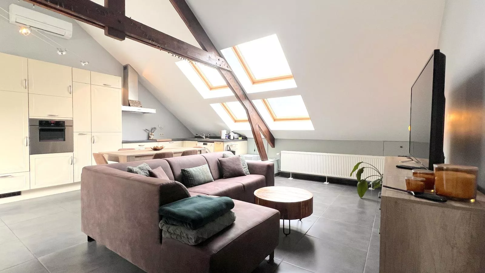 T Vennehuisje-Living room