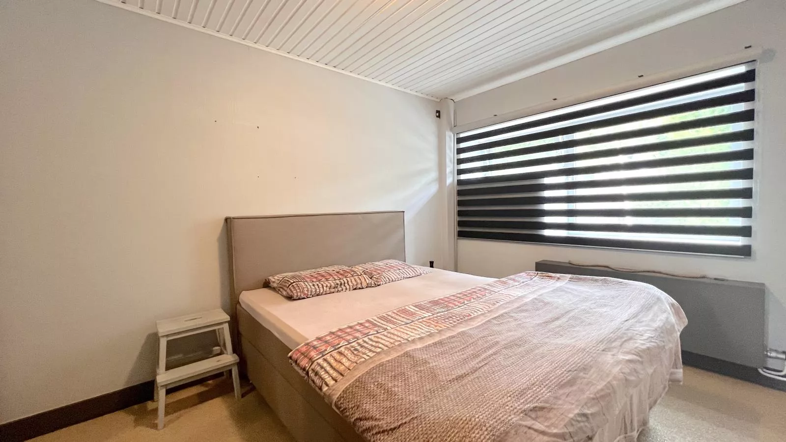 T Vennehuisje-Bedroom