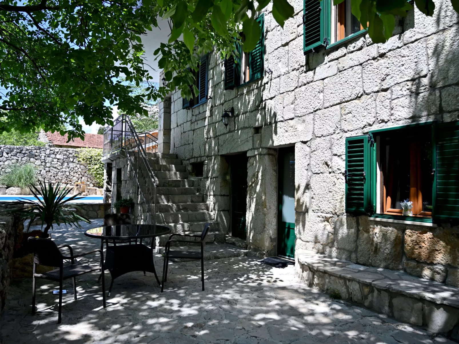 Markanovi Dvori-Outside