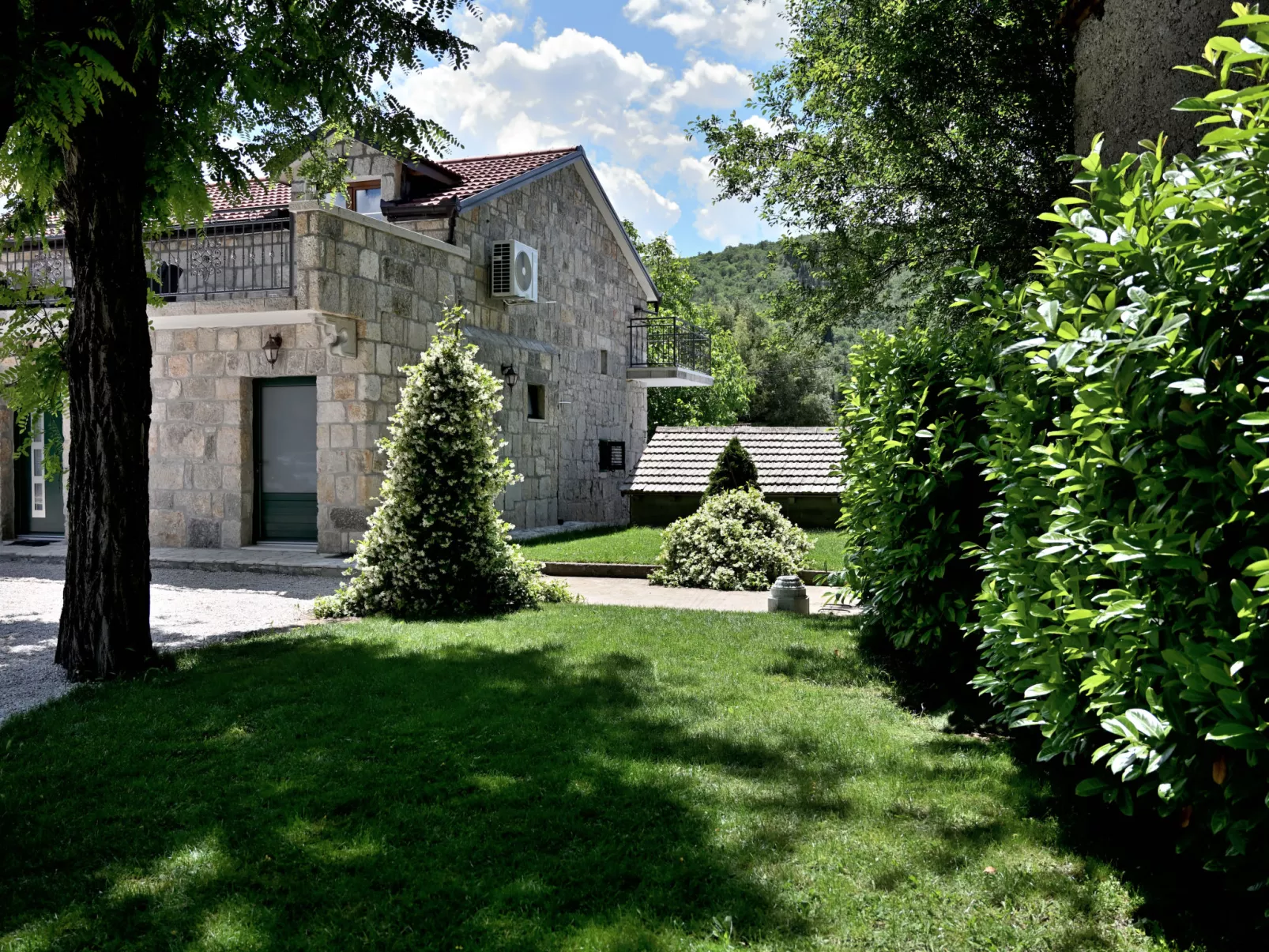 Markanovi Dvori-Outside